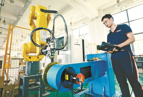 自主研发激光机器人 引领高端智能装备新纪元